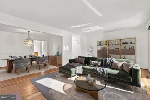 Living - 7384 Hallcrest Dr, Mclean, VA 22102 photo 3 of 6