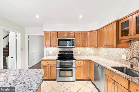 Kitchen - 7384 Hallcrest Dr, Mclean, VA 22102 photo 2 of 5