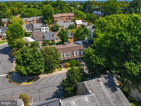 View/Area - 7384 Hallcrest Dr, Mclean, VA 22102 photo 7 of 8