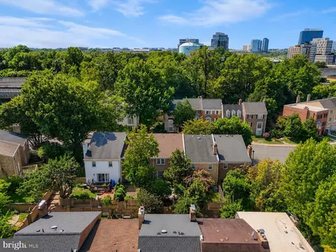 View/Area - 7384 Hallcrest Dr, Mclean, VA 22102 photo 4 of 8