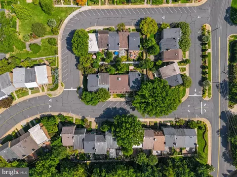 View/Area - 7384 Hallcrest Dr, Mclean, VA 22102 photo 5 of 8