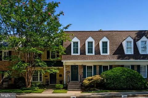 Exterior - 7384 Hallcrest Dr, Mclean, VA 22102 photo 10 of 10