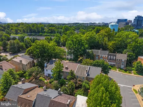 View/Area - 7384 Hallcrest Dr, Mclean, VA 22102 photo 1 of 8