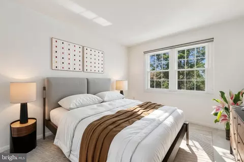 Bedroom - 7384 Hallcrest Dr, Mclean, VA 22102 photo 5 of 8
