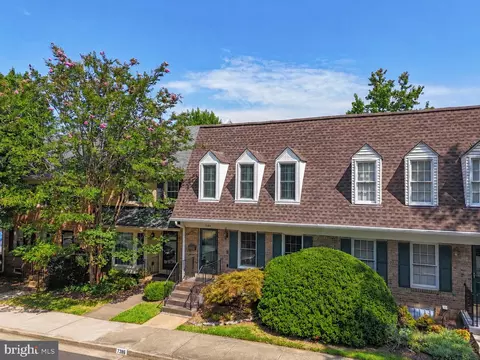 Exterior - 7384 Hallcrest Dr, Mclean, VA 22102 photo 9 of 10