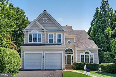 2565 Holly Manor Dr, Falls Church, VA 22043
