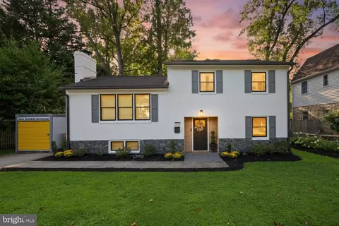 2833 Woodlawn Ave, Falls Church, VA 22042