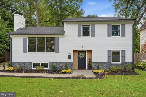 2833 Woodlawn Ave, Falls Church, VA 22042