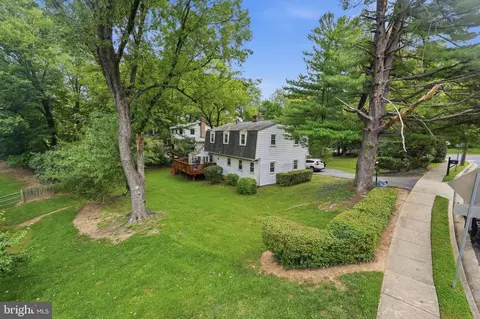 300 Broadleaf Dr NE, Vienna, VA 22180