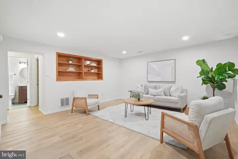 Living - 11005 Barton Hill Ct, Reston, VA 20191 photo 9 of 9