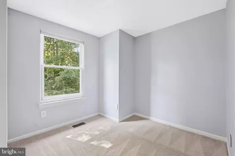 Bedroom - 11005 Barton Hill Ct, Reston, VA 20191 photo 4 of 5