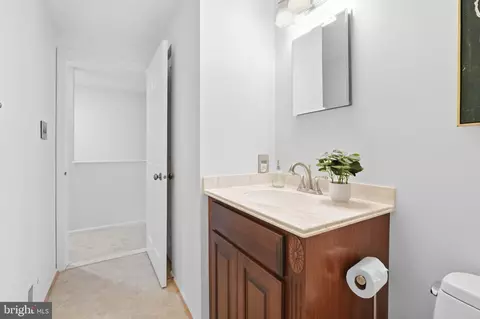 Entry Way - 11005 Barton Hill Ct, Reston, VA 20191 photo 3 of 3
