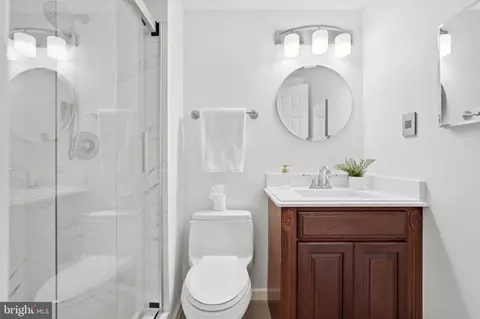 Bath - 11005 Barton Hill Ct, Reston, VA 20191 photo 3 of 3
