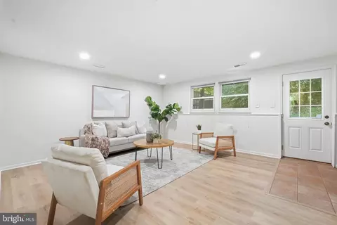 Living - 11005 Barton Hill Ct, Reston, VA 20191 photo 7 of 9