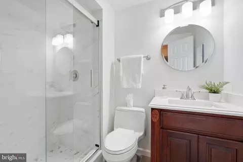 Bath - 11005 Barton Hill Ct, Reston, VA 20191 photo 2 of 3