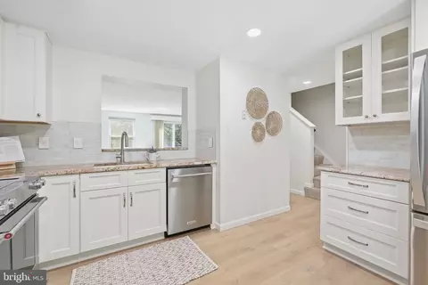 Entry Way - 11005 Barton Hill Ct, Reston, VA 20191 photo 1 of 3