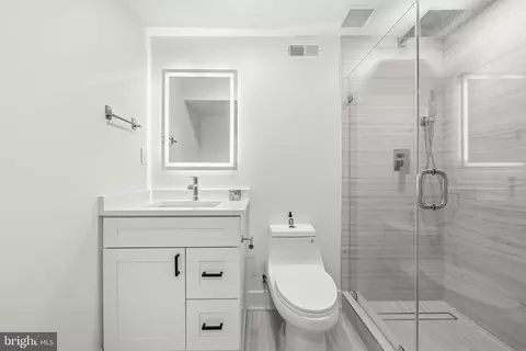 Bath - 7916 Delozier Ct, Springfield, VA 22153 photo 3 of 4