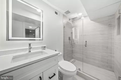 Bath - 7916 Delozier Ct, Springfield, VA 22153 photo 4 of 4