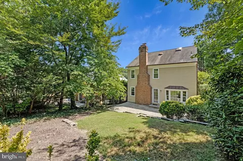 Exterior - 1138 Randolph Rd, Mclean, VA 22101 photo 3 of 10