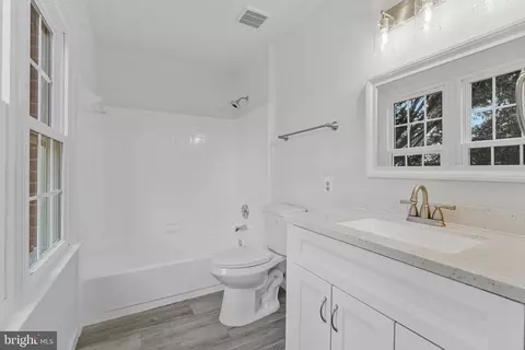Bath - 1138 Randolph Rd, Mclean, VA 22101 photo 2 of 3
