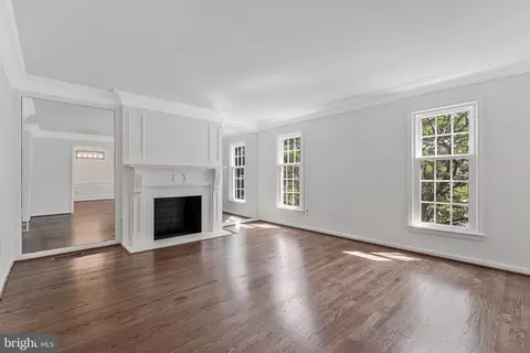 Living - 1138 Randolph Rd, Mclean, VA 22101 photo 5 of 10