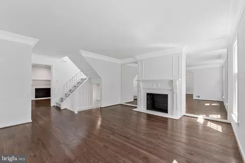 Living - 1138 Randolph Rd, Mclean, VA 22101 photo 2 of 10
