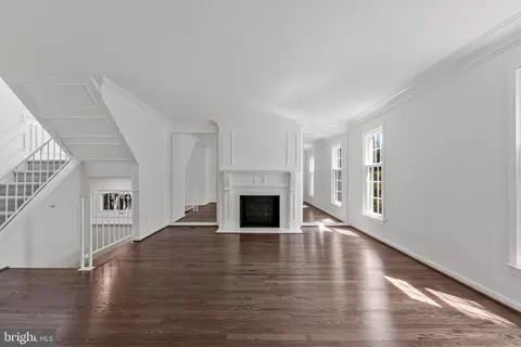 Living - 1138 Randolph Rd, Mclean, VA 22101 photo 4 of 10