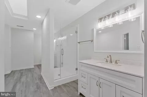 Bath - 1138 Randolph Rd, Mclean, VA 22101 photo 1 of 3
