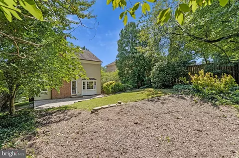Exterior - 1138 Randolph Rd, Mclean, VA 22101 photo 5 of 10