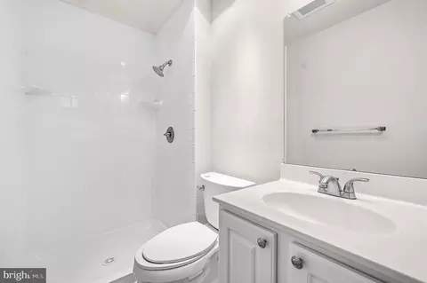 Bath - 11736 Decade Ct, Reston, VA 20191 photo 2 of 4
