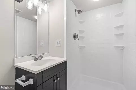 Bath - 11736 Decade Ct, Reston, VA 20191 photo 4 of 4