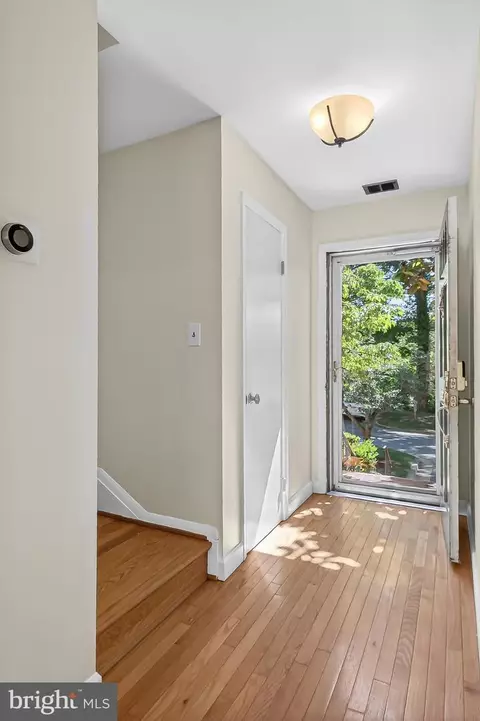 7611 Tiverton Dr, Springfield, VA 22152 photo 3