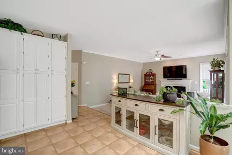 Entry Way - 8929 Mountain Ash Dr, Springfield, VA 22153 photo 3 of 8