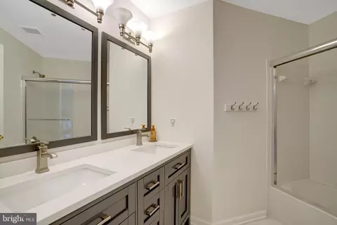 Bath - 8929 Mountain Ash Dr, Springfield, VA 22153 photo 2 of 7