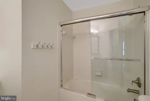 Bath - 8929 Mountain Ash Dr, Springfield, VA 22153 photo 3 of 7