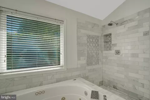 Bath - 8929 Mountain Ash Dr, Springfield, VA 22153 photo 5 of 7