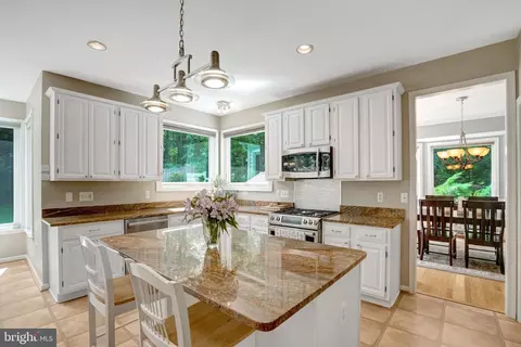 Kitchen - 8929 Mountain Ash Dr, Springfield, VA 22153 photo 2 of 9