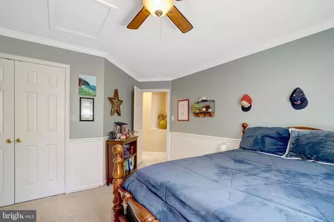 Bedroom - 8929 Mountain Ash Dr, Springfield, VA 22153 photo 9 of 16