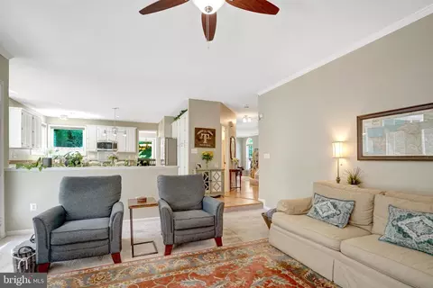 Living - 8929 Mountain Ash Dr, Springfield, VA 22153 photo 4 of 5