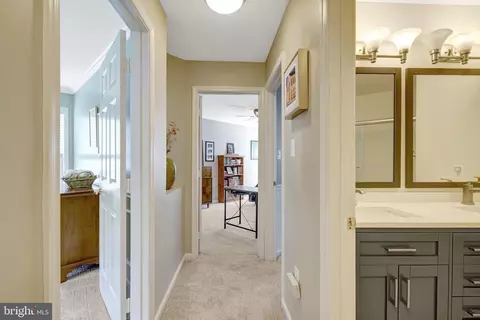 Entry Way - 8929 Mountain Ash Dr, Springfield, VA 22153 photo 8 of 8