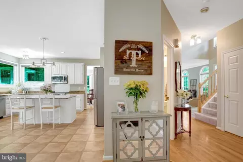 Entry Way - 8929 Mountain Ash Dr, Springfield, VA 22153 photo 4 of 8