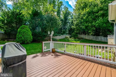Exterior - 8929 Mountain Ash Dr, Springfield, VA 22153 photo 4 of 10