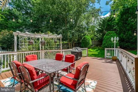 Exterior - 8929 Mountain Ash Dr, Springfield, VA 22153 photo 3 of 10