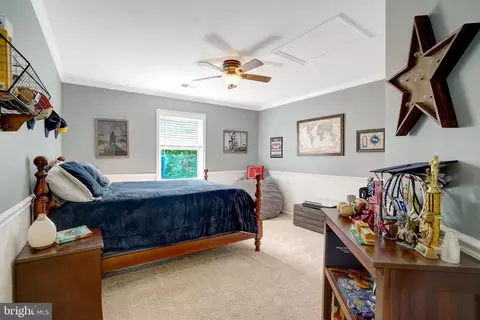 Bedroom - 8929 Mountain Ash Dr, Springfield, VA 22153 photo 6 of 16