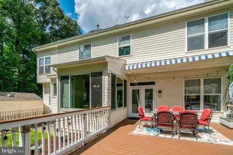 Exterior - 8929 Mountain Ash Dr, Springfield, VA 22153 photo 5 of 10