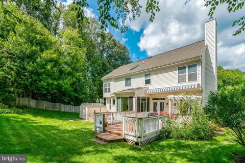 Exterior - 8929 Mountain Ash Dr, Springfield, VA 22153 photo 6 of 10