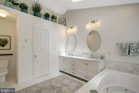 Bath - 8929 Mountain Ash Dr, Springfield, VA 22153 photo 6 of 7