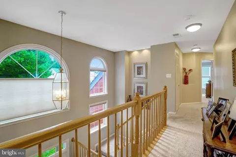 Entry Way - 8929 Mountain Ash Dr, Springfield, VA 22153 photo 6 of 8