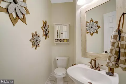 Bath - 8929 Mountain Ash Dr, Springfield, VA 22153 photo 1 of 7