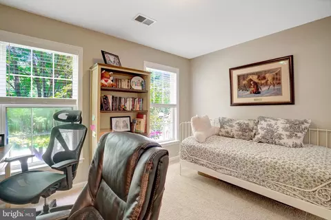 Bedroom - 8929 Mountain Ash Dr, Springfield, VA 22153 photo 13 of 16